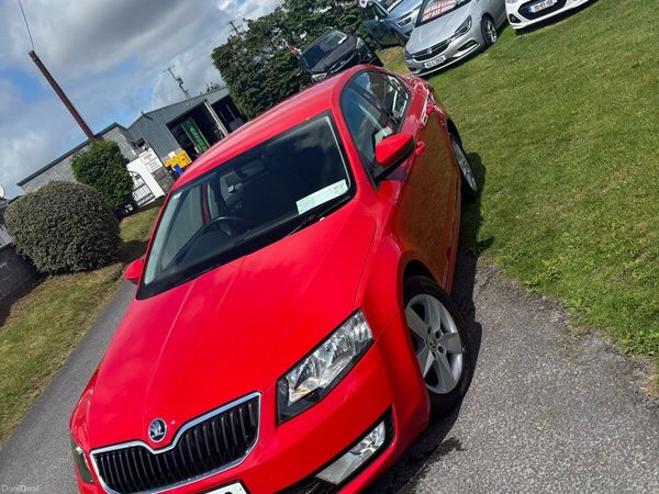 Skoda Octavia Saloon, Diesel, 2016, Red