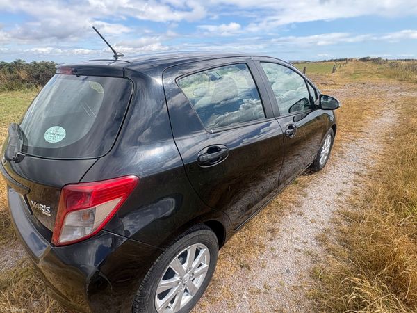 Toyota Yaris Hatchback, Petrol, 2014, Black