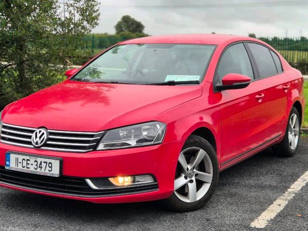 Volkswagen Passat Saloon, Diesel, 2011, Red
