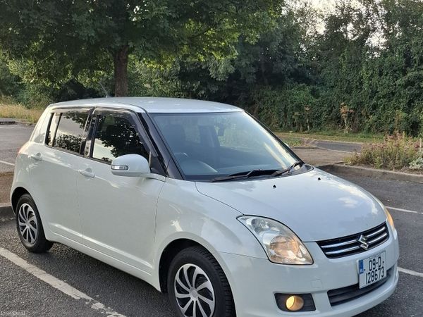 Suzuki Swift Hatchback, Petrol, 2009, White