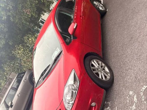 Toyota Auris Hatchback, Diesel, 2011, Red