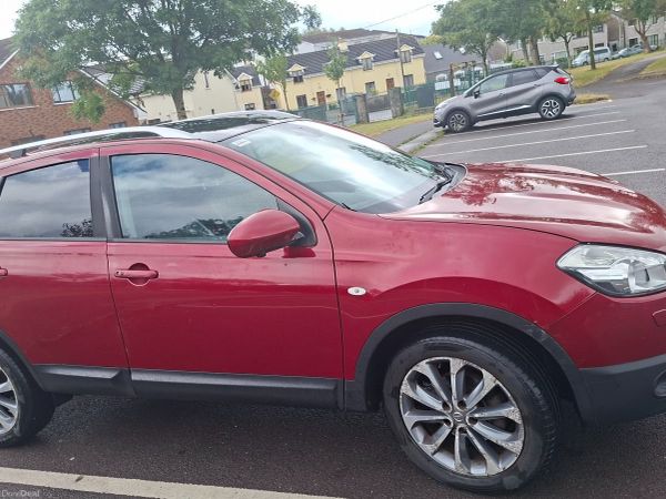 Nissan Qashqai Hatchback, Diesel, 2012, Red