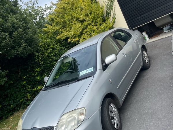 Toyota Corolla Saloon, Petrol, 2004, Silver