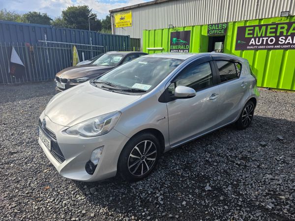 Toyota Aqua Hatchback, Petrol Hybrid, 2015, Silver