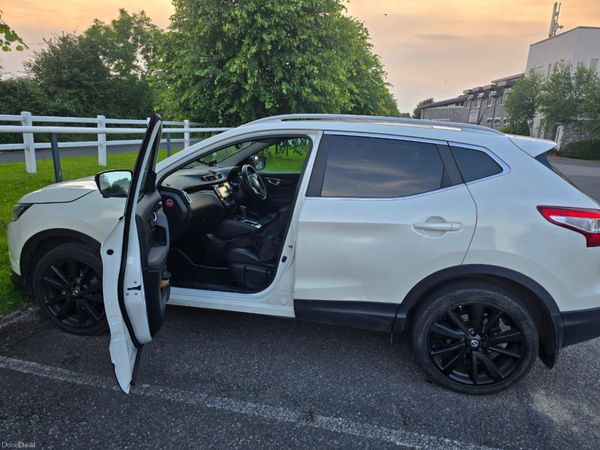 Nissan Qashqai Hatchback, Petrol, 2016, White