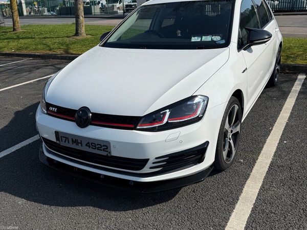 Volkswagen Golf Hatchback, Diesel, 2017, White