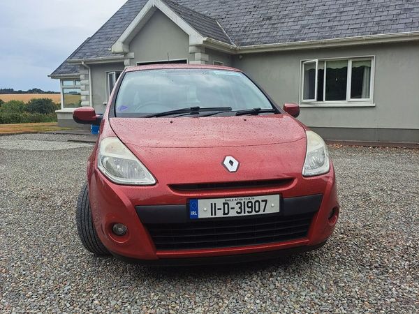 Renault Clio Hatchback, Ethanol Petrol, 2011, Red