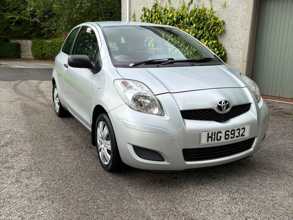 Toyota Yaris Hatchback, Petrol, 2009, Silver