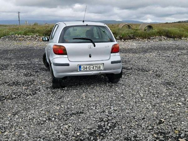 Toyota Yaris Hatchback, Petrol, 2004, Silver