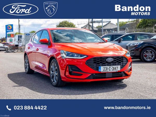 Ford Focus Hatchback, Petrol, 2023, Red