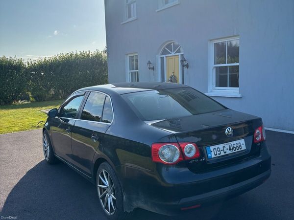 Volkswagen Jetta Saloon, Diesel, 2009, Black