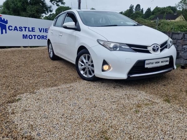 Toyota Auris Hatchback, Petrol, 2013, White