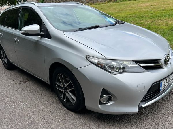 Toyota Auris Estate/Jeep, Diesel, 2015, Silver