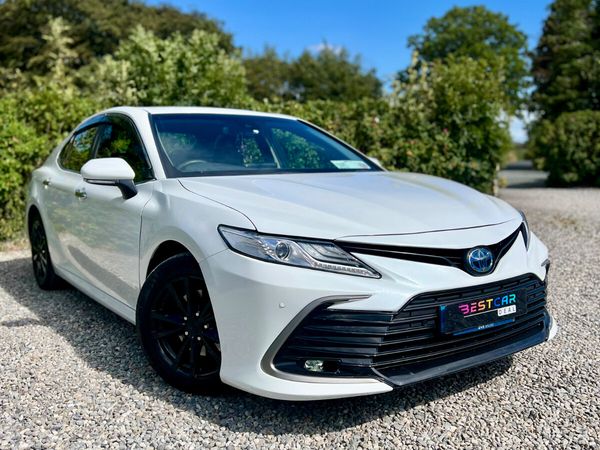 Toyota Camry Saloon, Petrol Hybrid, 2021, White