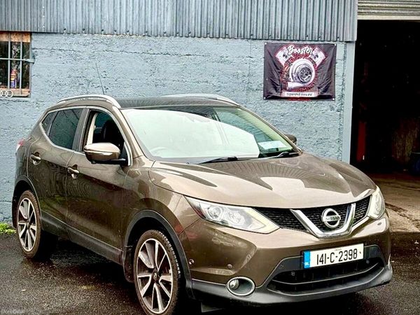 Nissan Qashqai Hatchback, Diesel, 2014, Brown