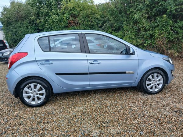 Hyundai i20 Hatchback, Petrol, 2012, Blue