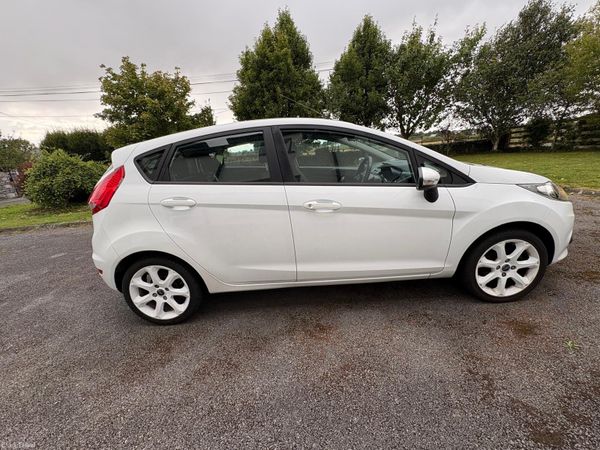 Ford Fiesta Hatchback, Petrol, 2011, White