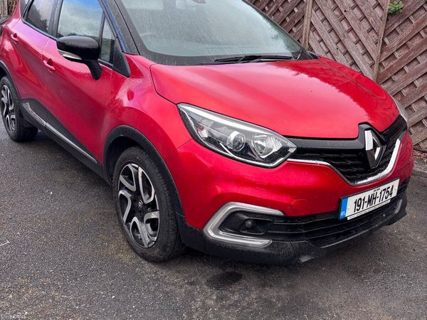 Renault Captur Hatchback, Diesel, 2019, Red