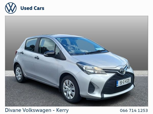 Toyota Yaris Hatchback, Petrol, 2015, Silver
