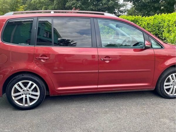 Volkswagen Touran MPV, Diesel, 2011, Red