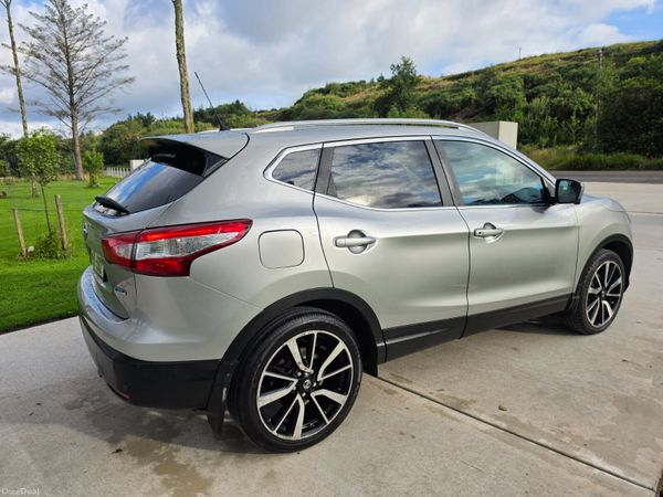 Nissan Qashqai Hatchback, Diesel, 2015, Silver