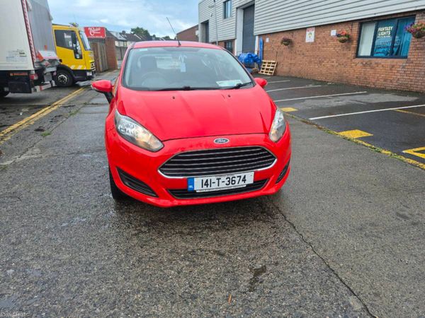 Ford Fiesta Hatchback, Petrol, 2014, Red