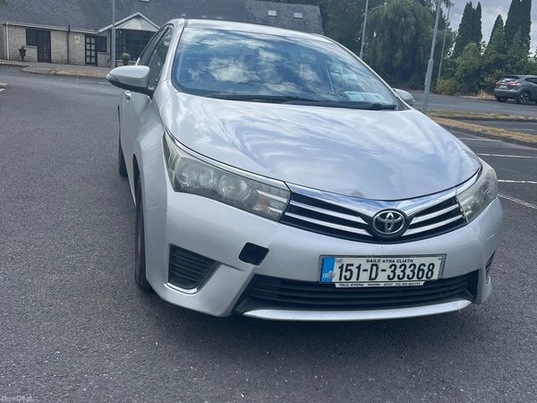 Toyota Corolla Saloon, Diesel, 2015, Silver