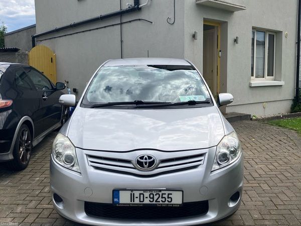 Toyota Auris Hatchback, Petrol, 2011, Silver