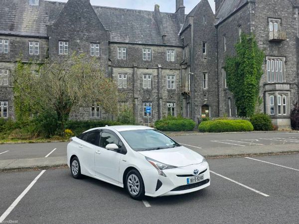 Toyota Prius Hatchback, Petrol Hybrid, 2016, White