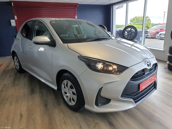 Toyota Yaris Hatchback, Petrol Hybrid, 2021, Silver