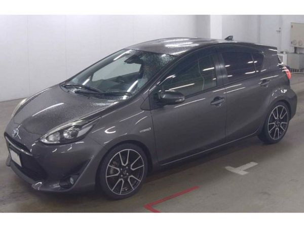 Toyota Aqua Hatchback, Petrol Hybrid, 2017, Grey