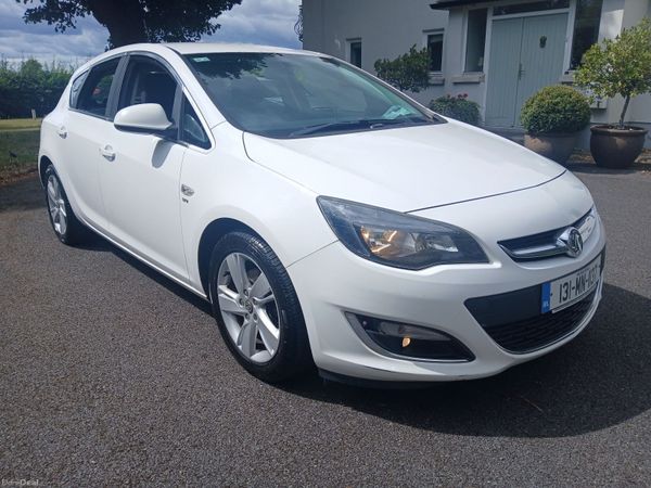 Vauxhall Astra Hatchback, Diesel, 2013, White