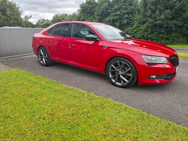 Skoda Superb Hatchback, Diesel, 2019, Red