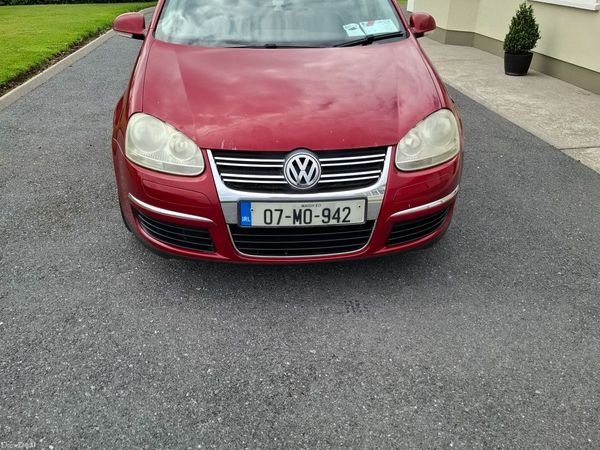 Volkswagen Jetta Saloon, Petrol, 2007, Red