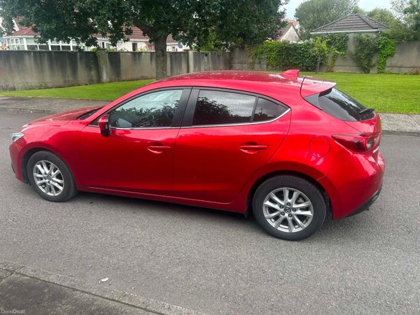 Mazda Mazda3 Hatchback, Diesel, 2015, Red
