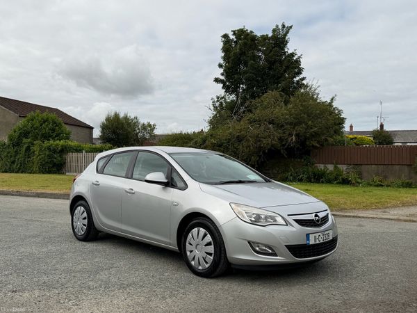 Opel Astra Hatchback, Diesel, 2011, Silver