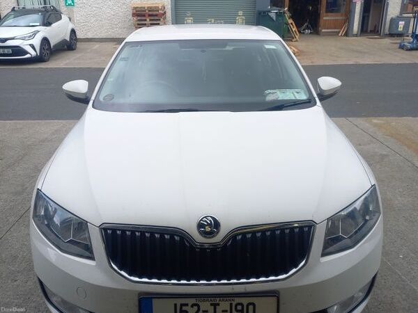 Skoda Octavia Saloon, Diesel, 2015, White