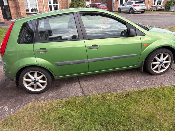 Ford Fiesta Hatchback, Petrol, 2006, Green