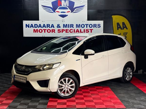 Honda Fit Hatchback, Petrol, 2014, White