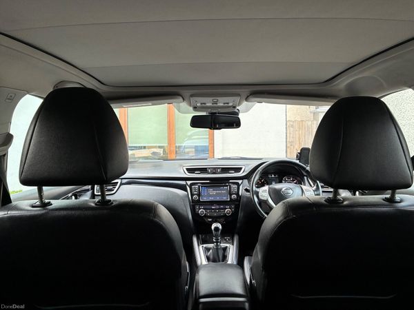 Nissan Qashqai Hatchback, Diesel, 2014, Grey