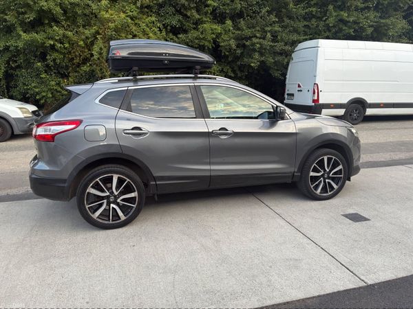 Nissan Qashqai Hatchback, Diesel, 2014, Grey
