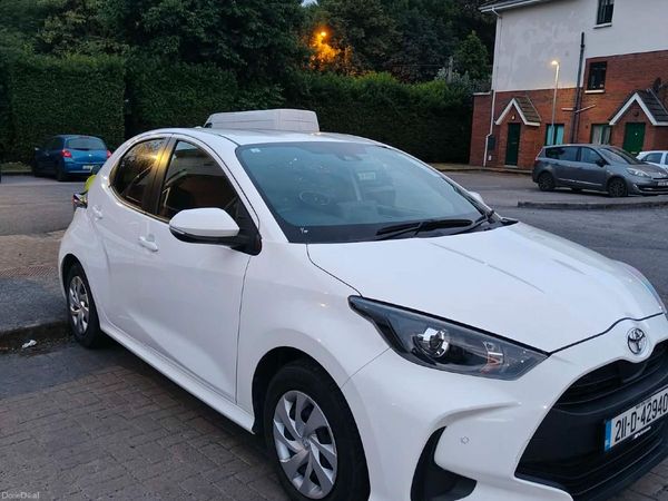 Toyota Yaris Hatchback, Petrol, 2021, White