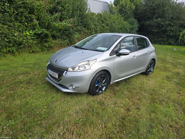 Peugeot 208 Hatchback, Petrol, 2012, Grey