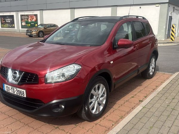 Nissan Qashqai+2 Hatchback, Petrol, 2013, Red