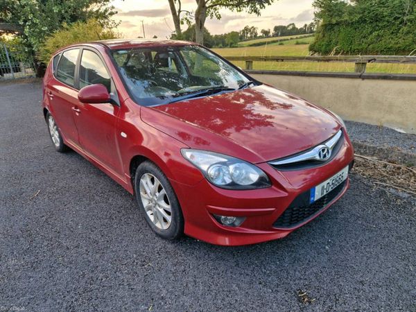 Hyundai i30 Hatchback, Diesel, 2011, Red