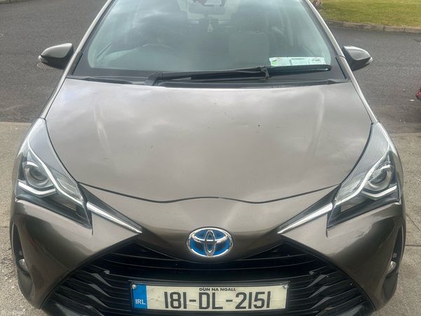 Toyota Yaris MPV, Petrol Hybrid, 2018, Grey