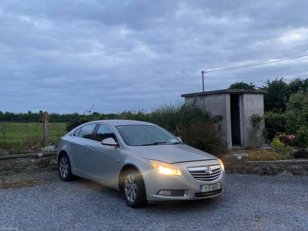 Vauxhall Insignia Hatchback, Diesel, 2011, Silver