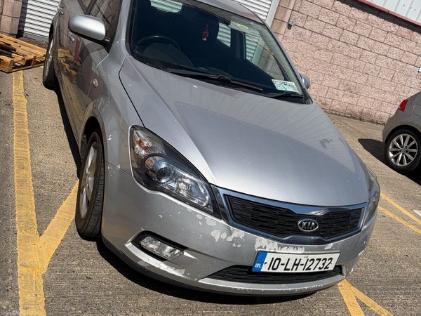 Kia Ceed Hatchback, Diesel, 2010, Silver