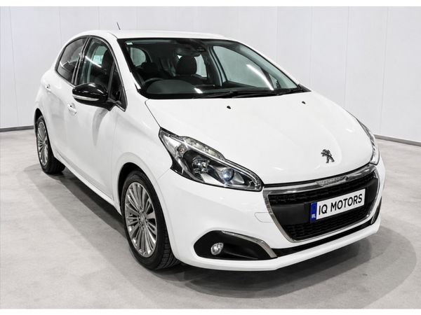 Peugeot 208 Hatchback, Petrol, 2017, White