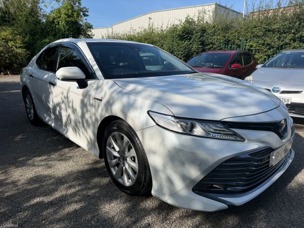 Toyota Camry Saloon, Petrol Hybrid, 2018, White